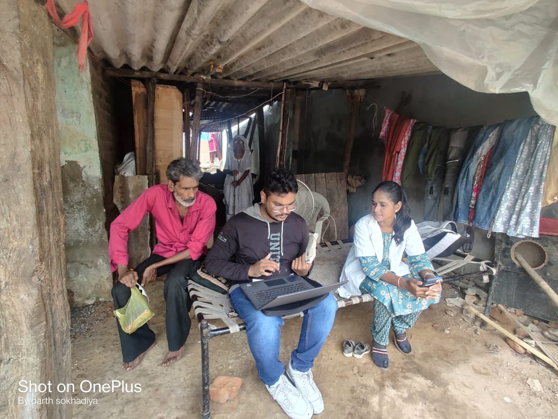 shapmjayma's tweet photo. 🎉दूरस्थ गांवों में भी #AyushmanCard केम्प लगाए जा रहे हे #Chharodi PHC #Sanand #Ahmedabad
💪आरोग्य टीमने ठाना हे!
सभी पात्र लाभार्थीओको आयुष्मान कार्ड दिलाना हे!🇮🇳
#AyushmanBharat #PMJAY
#LeaveNoOneBehind🙏#HealthForAll @AyushmanNHA @CollectorAhd @dp_amdavad @CdhoAhmedabad https://t.co/Uq9ZwxQdcj