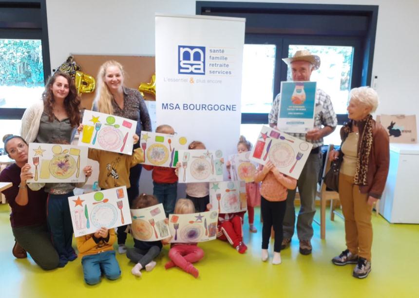 msa_bourgogne's tweet photo. #Alimentation
[Echelon Local Château-Chinon / Luzy]
Le 0⃣5⃣octobre au Centre Social La Marelle à Moulins-Engilbert : des ateliers créatifs dessins et cuisine 👩‍🍳 proposés aux enfants 👦👧pour régaler les yeux et les papilles de leurs parents ! En partenariat avec #IREPSBFC https://t.co/sgfmD6IxAr