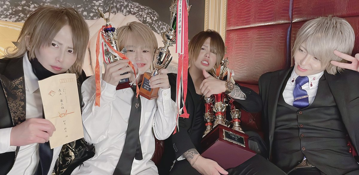 FAITH_REN7's tweet photo. 今日もカチ込む人🙋‍♀️
向かい酒が1番良いんだよ〜
みんな待ってるよ‼️
おはようさま🌞

#FaithGroup #期待の新人 #空高く飛べよ https://t.co/f7Eo3EaEIs