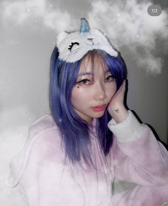 1 pic. 18 vs Now ? kind of miss my hair https://t.co/6exXQq4zQB