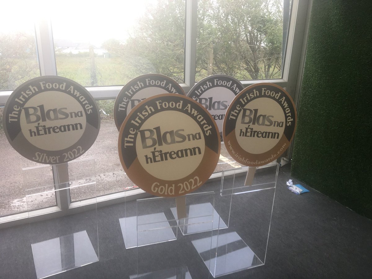 It was SOO fab to meet Neven <a href="/nevenmaguire/">Neven Maguire</a> at #BlasnahEireann last week in Dingle. Our first time there, it was beyond glorious 🤩 Hope you enjoyed the smoked sugar!! 
<a href="/RTElyricfm/">RTÉ lyric fm</a> <a href="/martylyricfm/">Marty Whelan</a>