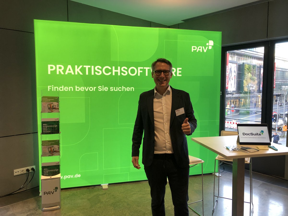 kongress_bmvz's tweet photo. Der PRAKTIKERKONGRESS ist in vollem Gange und wir freuen uns Ihnen im Verlauf des heutigen Tages unsere Aussteller vor Ort vorzustellen. Wir bedanken uns ganz herzlich bei MVZ Cockpit, @PAVbrand und Honorar+PLUS für die aktive Mitgestaltung!👏 https://t.co/DdhAK2dRqO