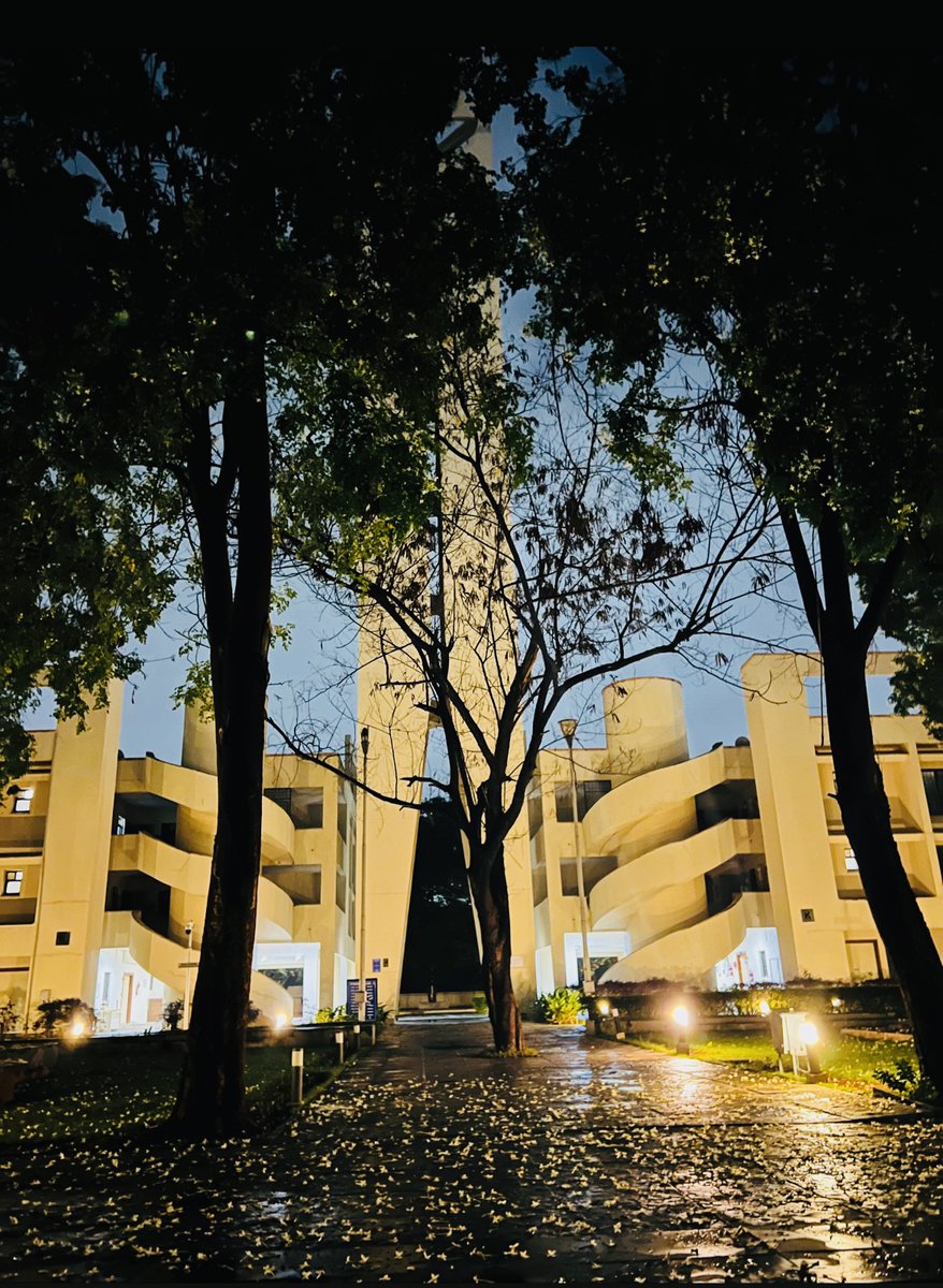 ISBedu's tweet photo. Caption this!
Photo: Likhitha Surapareddy

#ISB #ISBCampus #isbphoto #LifeAtISB https://t.co/b017EP5pcA