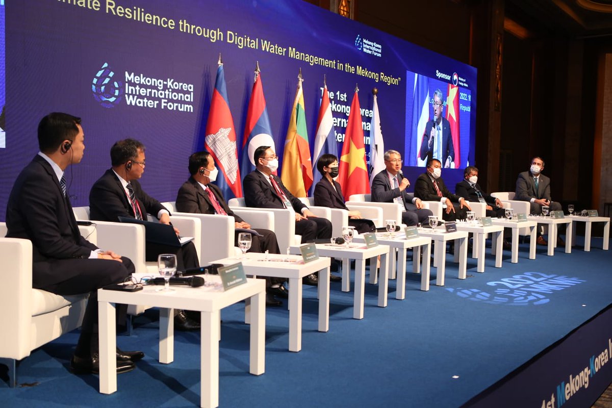 At the High-Level Dialogue moderated by CEO @AKittikhoun at the 1st #Mekong-#Korea International Water Forum on 5 October 2022, senior officials from Mekong countries and Korea discussed challenges and opportunities in the Mekong. 👉 Read more bit.ly/3fQ52Qn