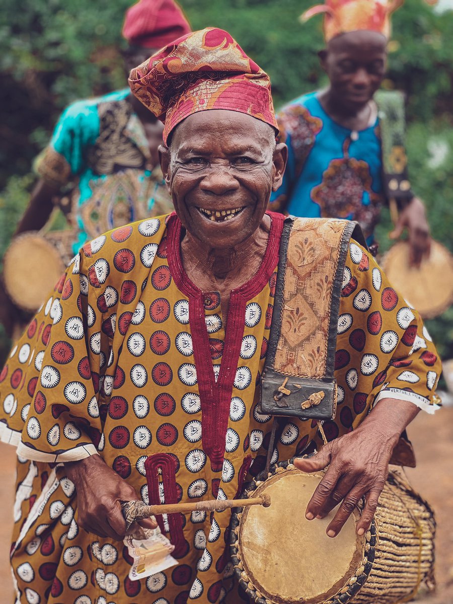 adisaolashile's tweet photo. It was my POP yesterday and I really don’t know when I will be seeing the old Baba onilu again so I thought of taking his photographs with his amazing smile 😊 ❤️ 
I hope you all like this 💐 https://t.co/QPFUwNlAFo