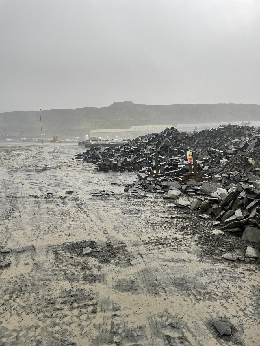 RivendellStone1's tweet photo. Happy Friday from a very wet and very windy @burlingtonstone not the best day to pick stone 😩 #jobandknock #bybysummer #outdoorworking #Cumbria #LakeDistrict #stonework #stonestructures #hatewinter https://t.co/AZ2dcav9rS