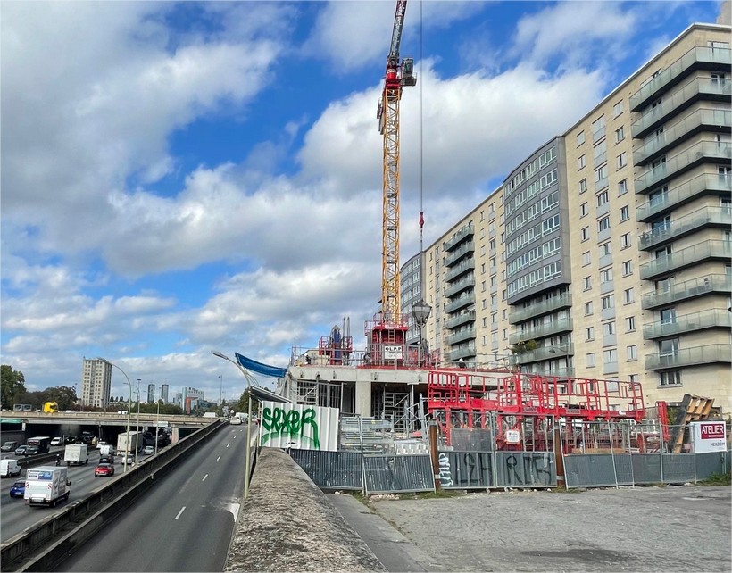 Porte de Vincennes, avant / après (2014/2022).

Ce #saccageparis est particulièrement instructif :

1 - Destruction progressive des arbres,
2 - Construction sur les espaces libres de HLM,
3 - A ras du Périphérique, ce qui est illégal. 

(Suite ⤵️)