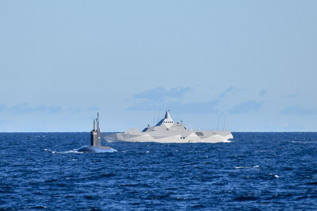 Samtidigt som marinen stödde Kustbevakningen vid Nord Stream fortsatte den vanliga sjöövervakningen. Bland annat följdes ryska marina övningar i mellersta Östersjön, något som görs rutinmässigt. Försvarsmakten övervakar läget i vårt närområde, året om och dygnet runt. #svfm