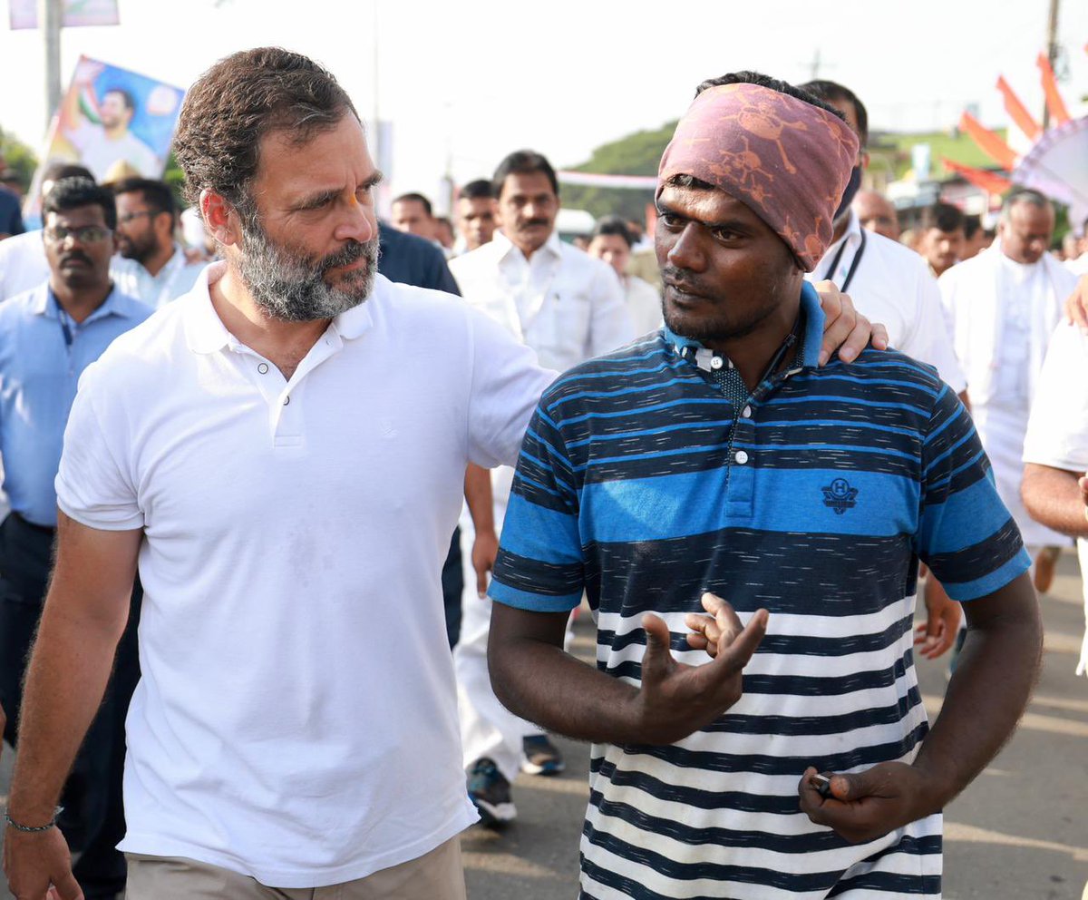 Jairam_Ramesh's tweet photo. Day 30 of #BharatJodoYatra started at 7 am from near Nagamangala in Mandya district. The padayatris are walking 11 kms today morning before the break, where @RahulGandhi will be interacting with educationists on the issue of National Education Policy this afternoon. https://t.co/ES0LBvqe67