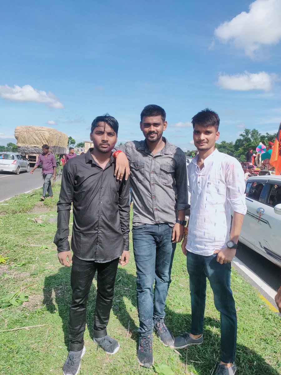 visheshthakur_'s tweet photo. #visarjan #visarjan2022 #durgapuja #dpvibes❤ #dussehra #friends #memories https://t.co/sq6XykC9uD