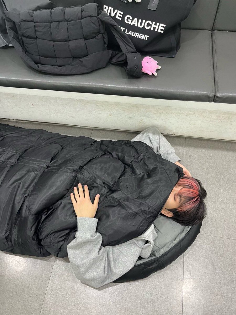 this forever his most iconic hair thank you 

 #CASE143_OutNow 
#스트레이키즈_CASE143 
#StrayKids       #CASE143       
<a href="/Stray_Kids/">Stray Kids</a>