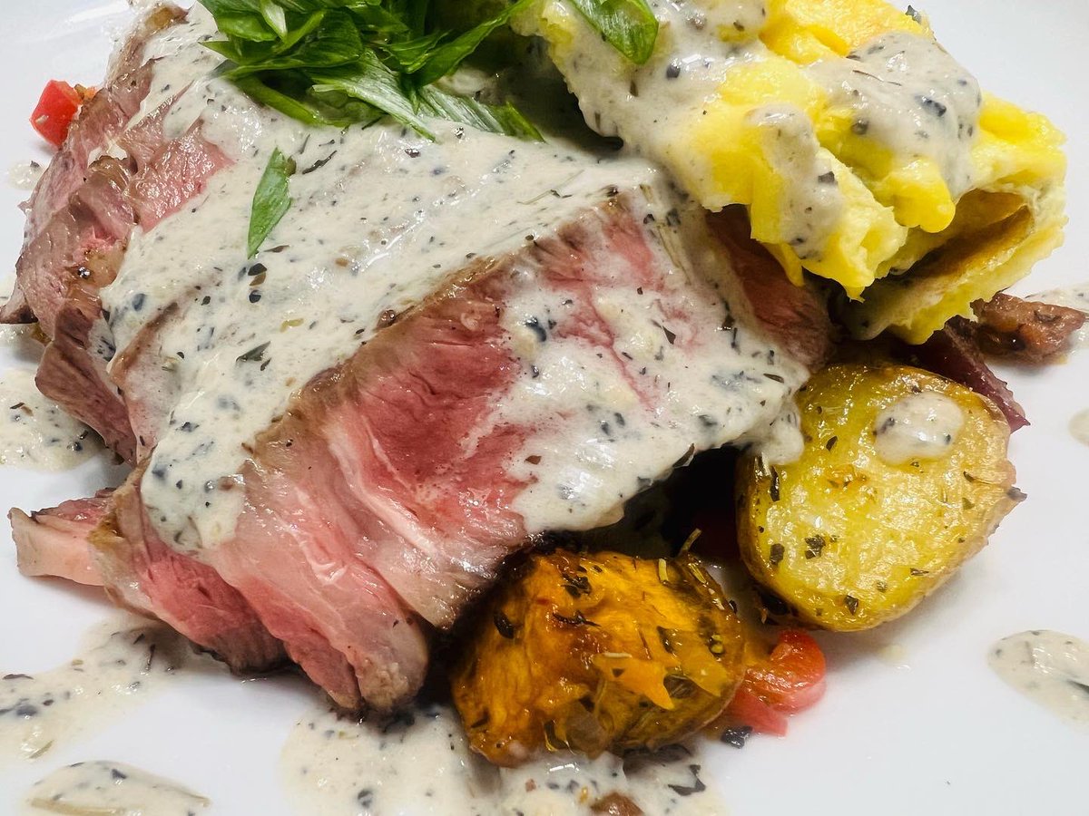 amcatering2015's tweet photo. Sweet Potato- Bacon Hash; with Scrambled Eggs. Lightly smoked New York Strip Steak. And just to make them a little mad. Black Truffle - Parmesan-Romano Cream

https://t.co/XNGMxOm6mv

#amcatering #truffletopia #chefanthony #sauceisboss #nostylejustgoodfood #elevatedbrunch https://t.co/KRUmuLIIkj