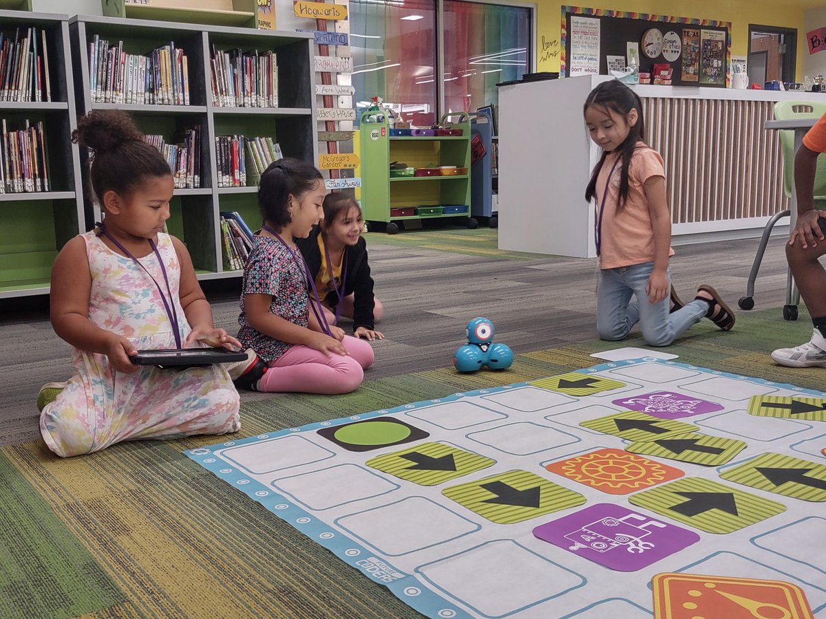 Hernandez Reading Heroes tweet media