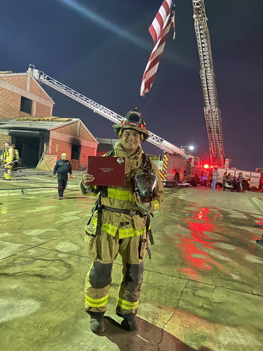 damarysss_'s tweet image. Words can’t explain how proud I am of you, I love you so much, Im so excited to be entering this next chapter with you. Congrats my love! 💗💗💗 @nniicckk13_