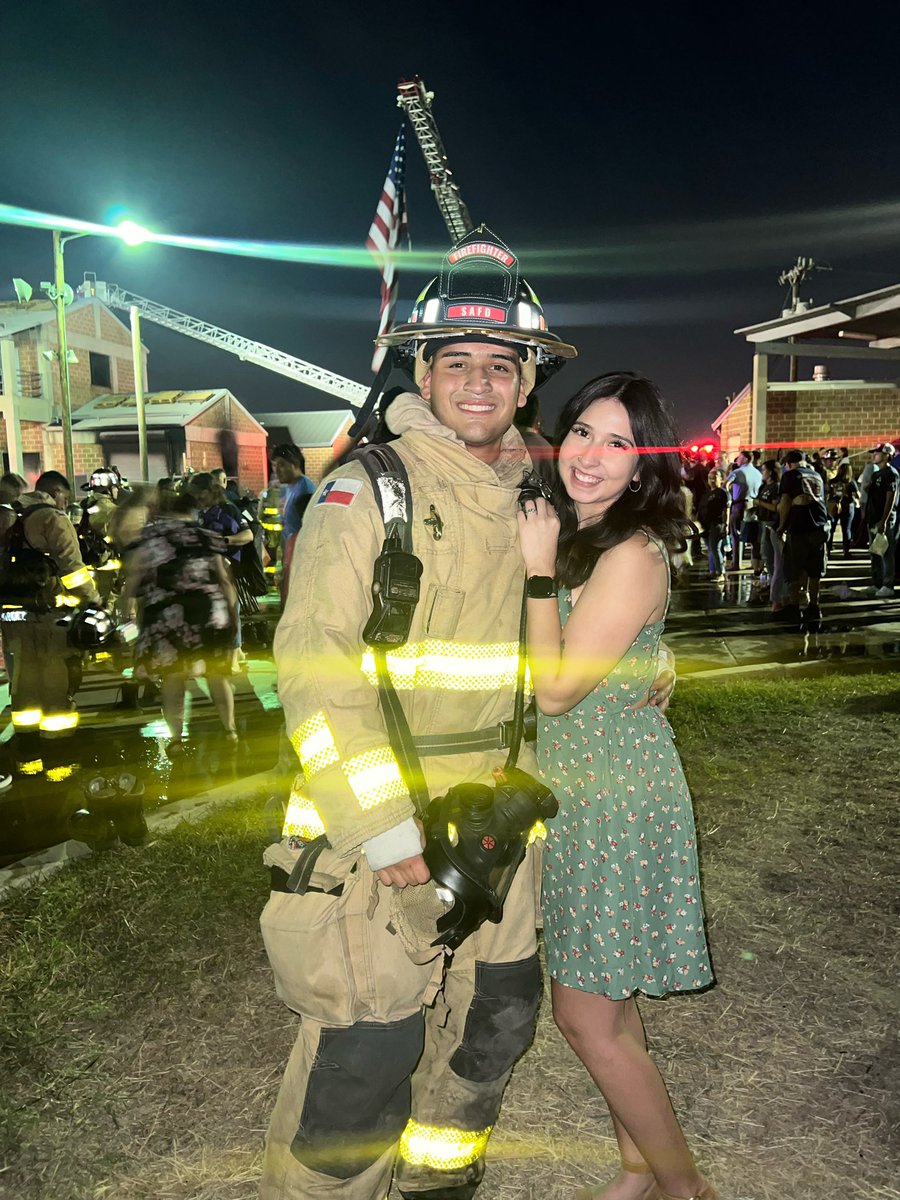 damarysss_'s tweet image. Words can’t explain how proud I am of you, I love you so much, Im so excited to be entering this next chapter with you. Congrats my love! 💗💗💗 @nniicckk13_