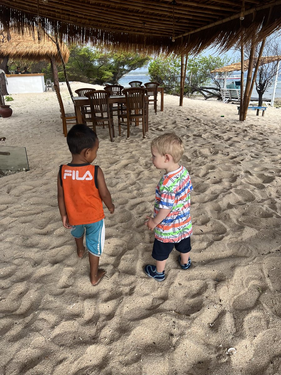 Making friends with the lovely Gili Meno locals 🥰