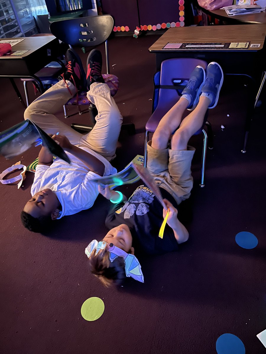 Lauren12904352's tweet photo. Our students are “batty” about reading! An engaged reader is a learning reader. @A_Brotherton @CharCarlberg #RapidesReads https://t.co/pNL3QCSs6v