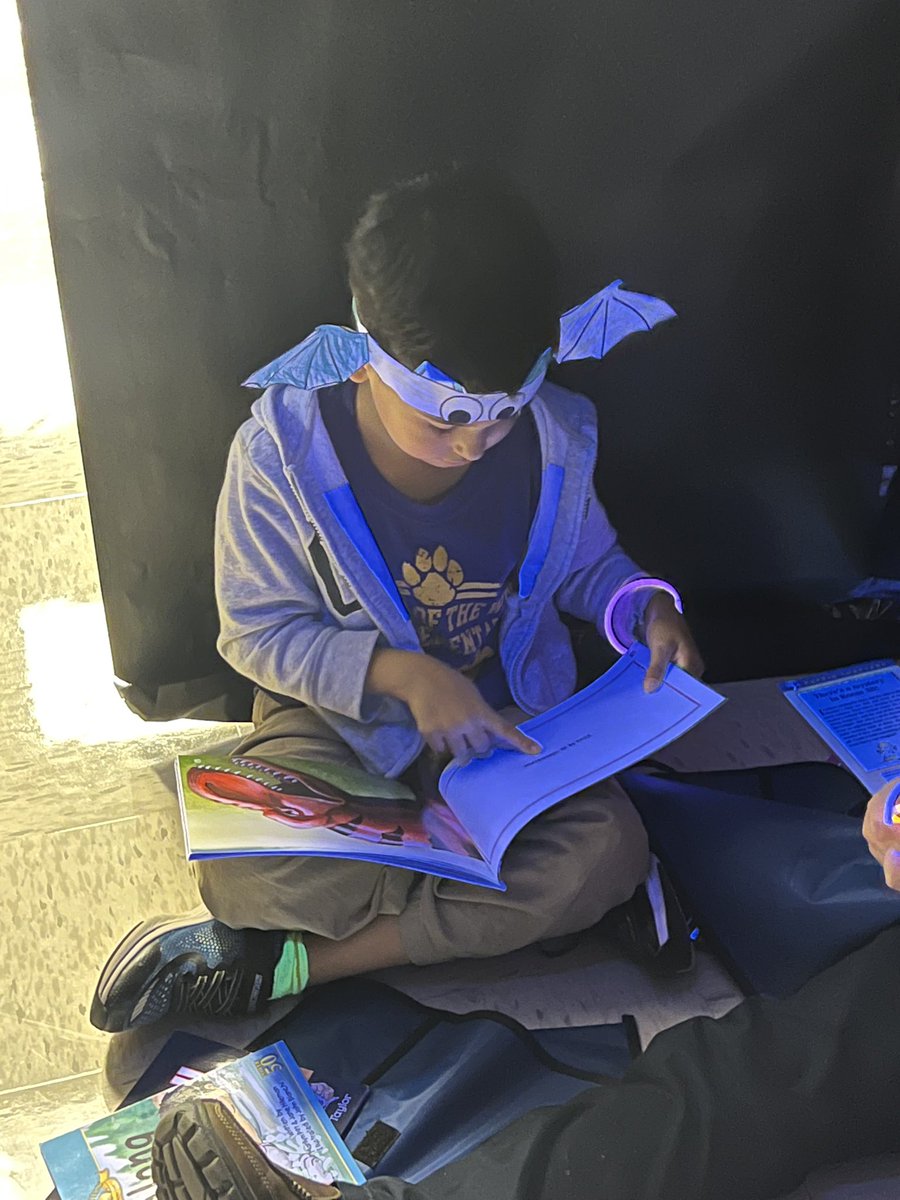 Lauren12904352's tweet photo. Our students are “batty” about reading! An engaged reader is a learning reader. @A_Brotherton @CharCarlberg #RapidesReads https://t.co/pNL3QCSs6v