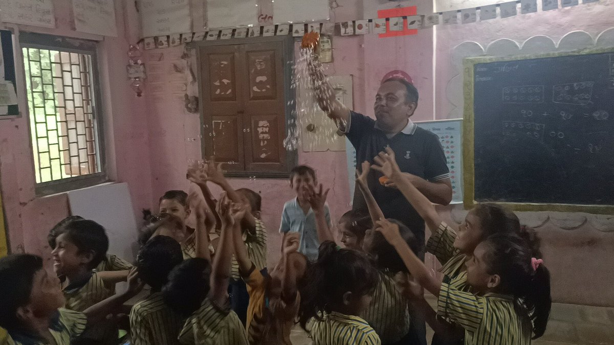 SchoolBakrol's tweet photo. બાળકો સાથે મોજ https://t.co/O0MK6336fD
