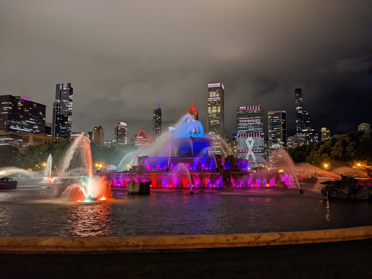 traci930's tweet photo. A fountain of tears shed for a postponed @Harry_Styles show with a make up date we can't make.  We made the absolute most of a disappointing situation! I adore #chicago! @ Chicago, Illinois https://t.co/OWs0GMDxDZ