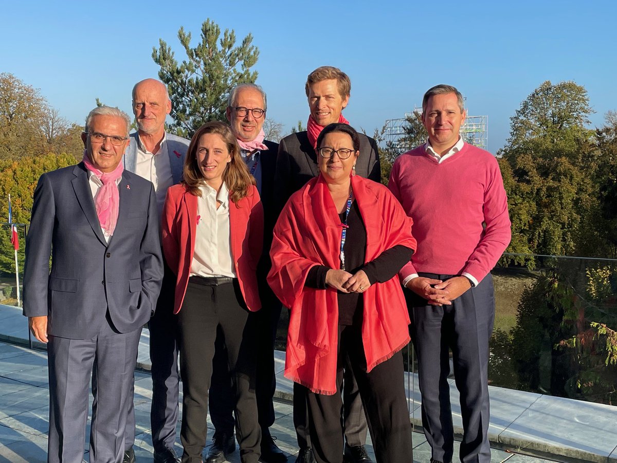 🎀 le CDG de la Région IDF prend la pose #OctobreRose #AxaAtoutCoeur 🎀