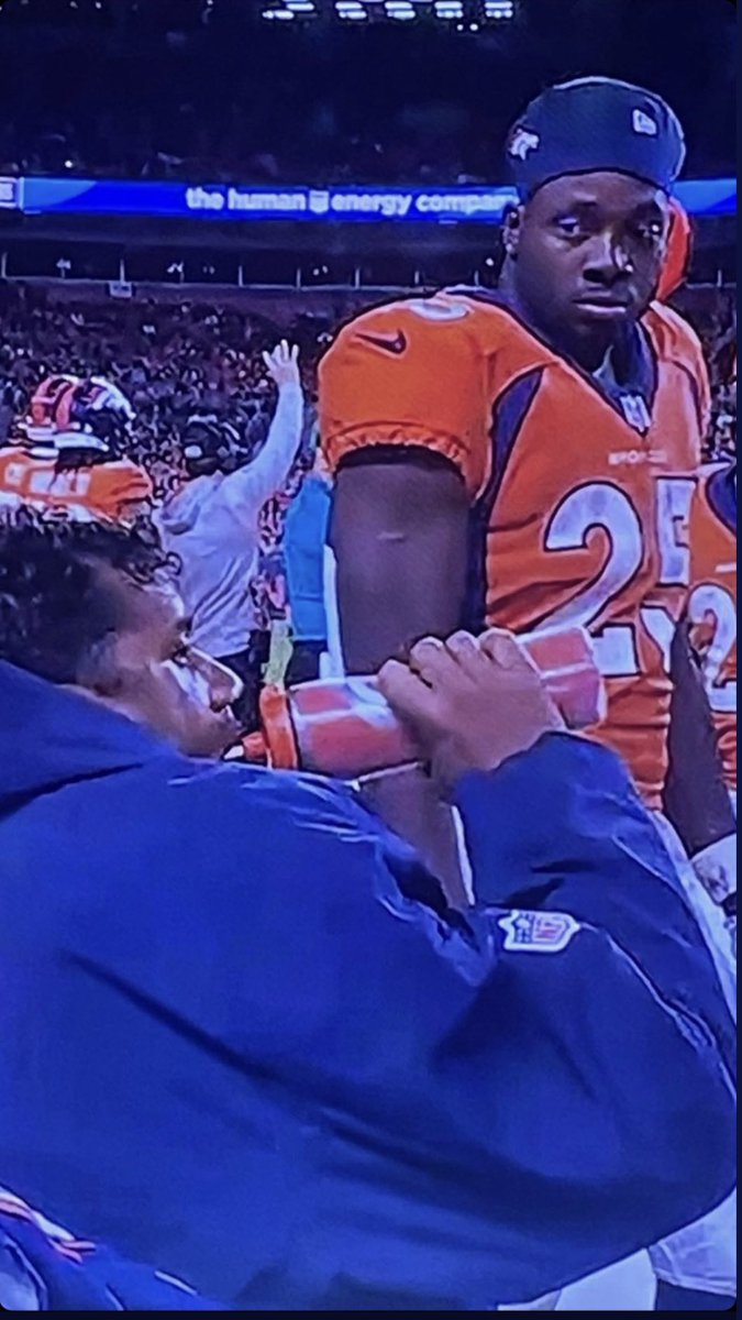 bbb_radisrad's tweet photo. When you lied on the resume and people start to realize. https://t.co/IlFIJo6U13
