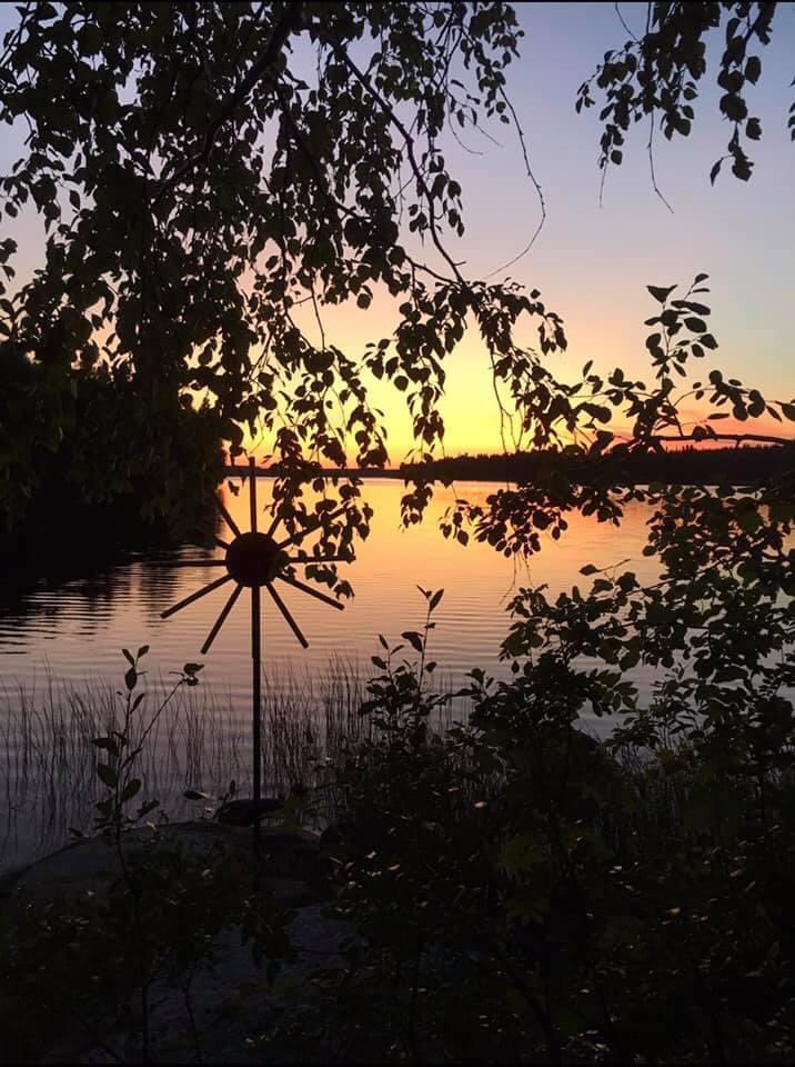 FinlandPictures's tweet photo. Lokakuun kauneutta!🍂🌅🍂💙🇫🇮 #lokakuu #syksy #suomi #finland https://t.co/uy2SdeMTrh