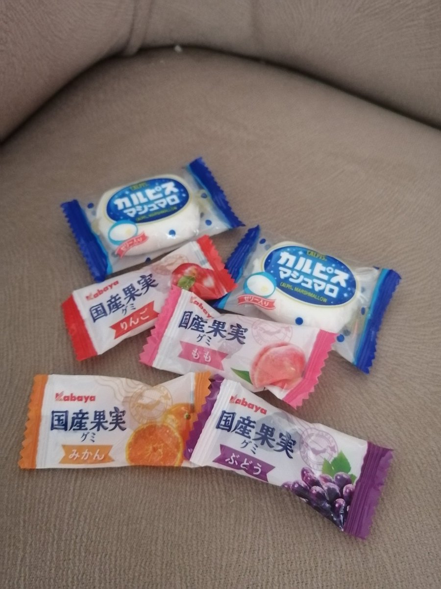 daye__daye's tweet photo. Yeah!! I finally got my Orange Kiss 🍊 and Takizawa Kabuki merch 🌸

@JapanChest, thank you for another successful transaction and freebies snacks 😆 https://t.co/PAezSgXL2x