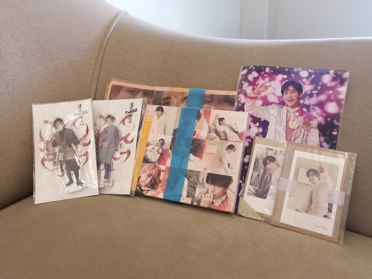 daye__daye's tweet photo. Yeah!! I finally got my Orange Kiss 🍊 and Takizawa Kabuki merch 🌸

@JapanChest, thank you for another successful transaction and freebies snacks 😆 https://t.co/PAezSgXL2x
