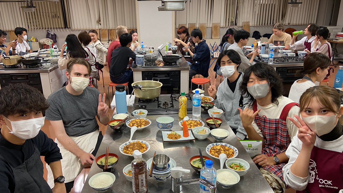 lalalacook's tweet photo. #らくっくご飯
秋学期の活動が始まりました🌞
今回は、
・麻婆豆腐
・春雨中華サラダ
・たまごとわかめの中華スープ
を作りました！！
本格的に秋が始まりましたね！
食欲の秋ということでらくっくも一層張り切って頑張っております！
今月一杯、体験を募集しておりますのでお気軽にご連絡ください💌 https://t.co/rib4eiQoEO
