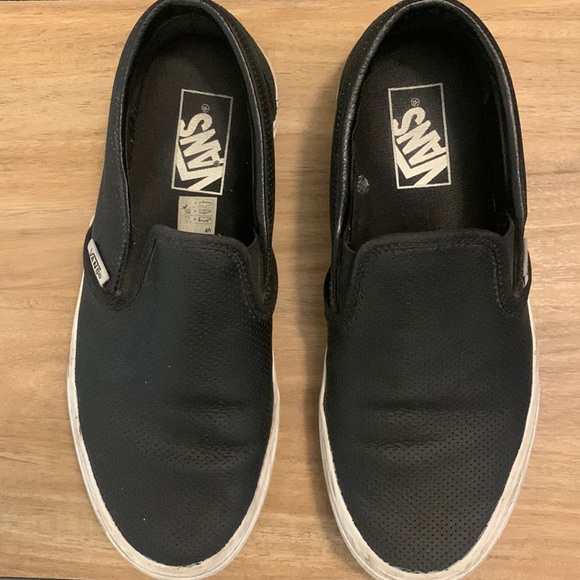 SecondhandTfd's tweet photo. So good I had to share! Check out all the items I'm loving on @Poshmarkapp #poshmark #fashion #style #shopmycloset #oldnavy #vans: https://t.co/eVZNCvTQI3 https://t.co/OrpE6fwTm5