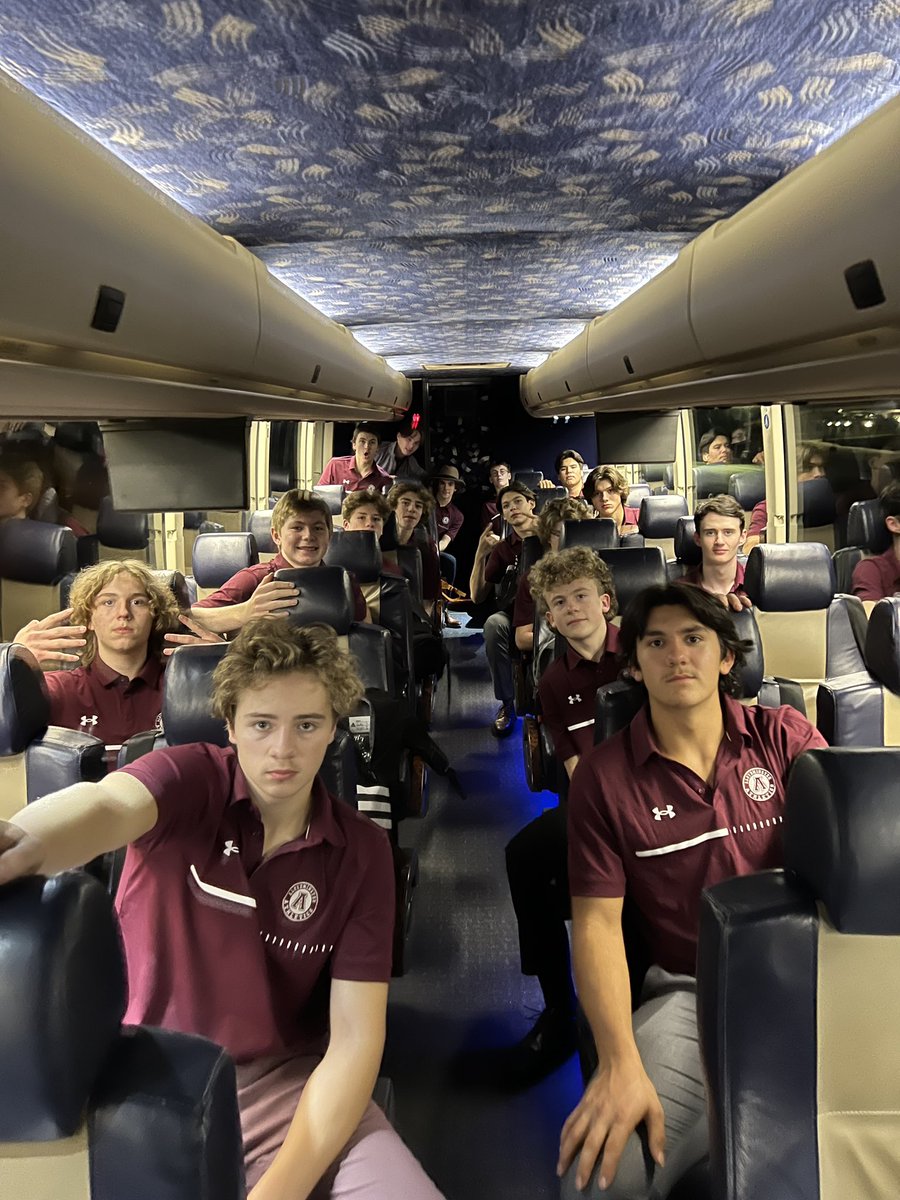 U18’s have arrived in Vancouver! Excited to get things rolling tomorrow evening against <a href="/United_JPHL/">Lethbridge United</a> ! 

#AthleticsHockey #U18 #JPHL