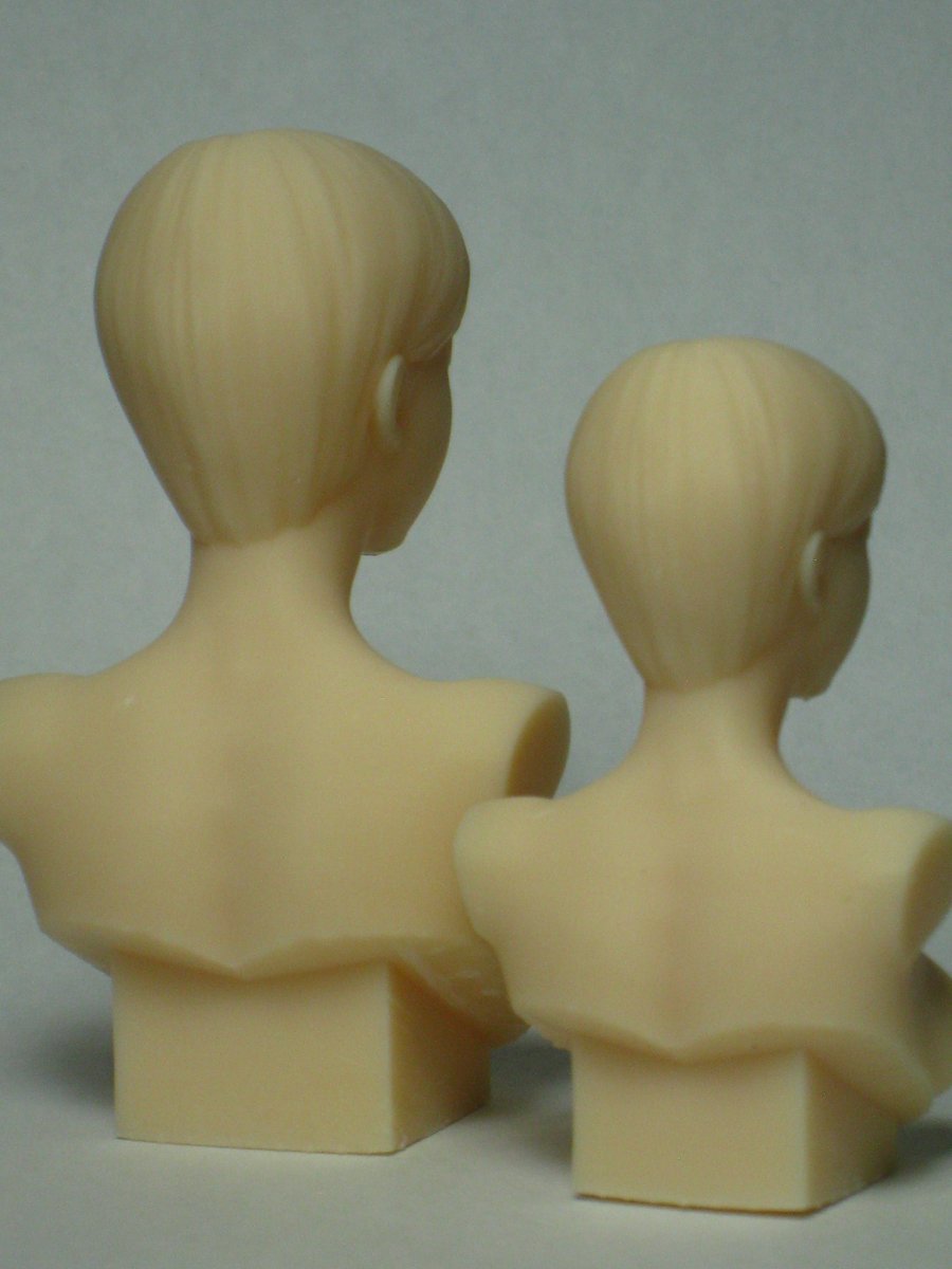 boothで販売準備中の胸像です。
光造形式３Dプリンターの出力品です。
1/8スケールと1/12スケールの2種類です。