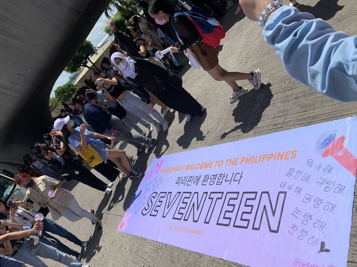 ThisisCaley's tweet photo. Walang tulog for more than 36hrs pero naka Team Airport 😆

#TeamAirport #TeamCR #TeamCubicle

WELCOME BACK SEVENTEEN
#BalikBayanSEVENTEEN https://t.co/LyVGRG1YxY
