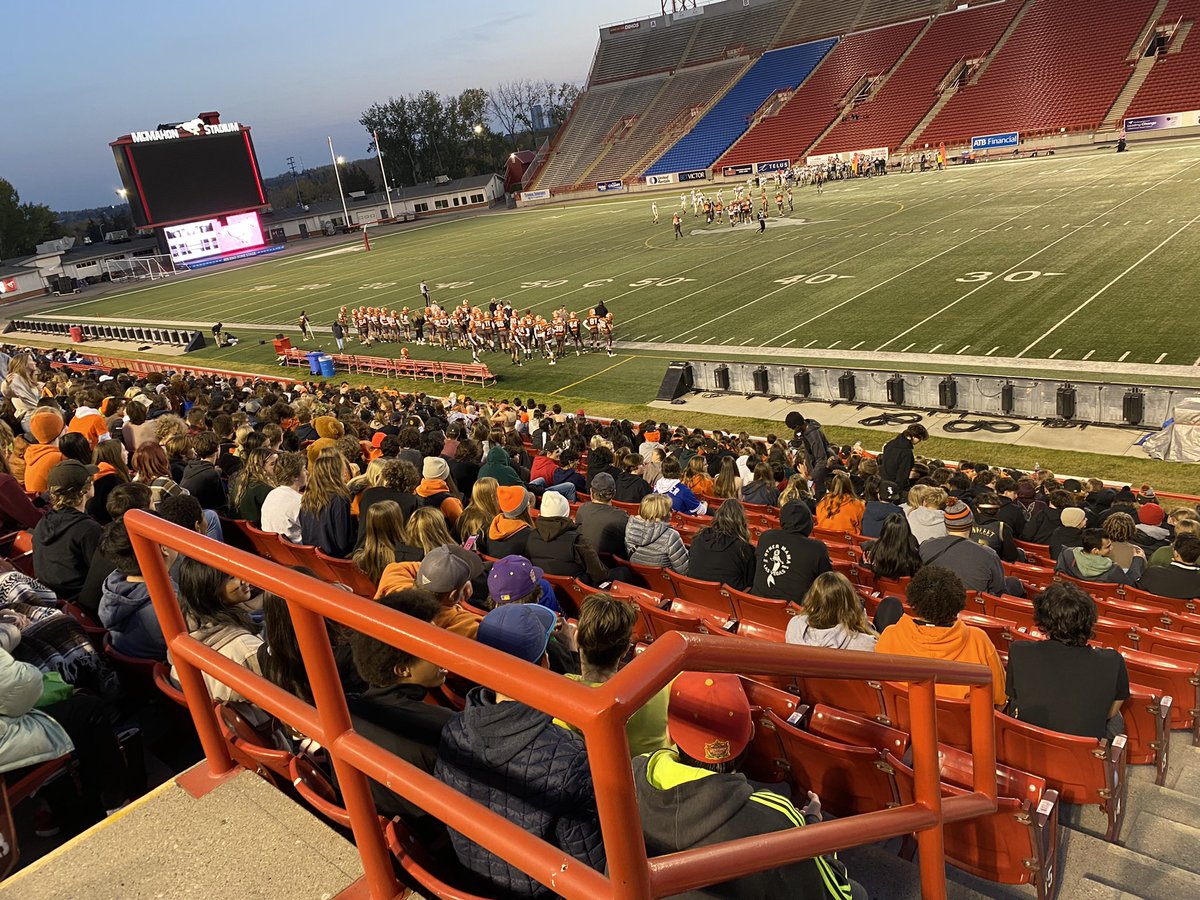 StFrancisCCSD's tweet photo. Great night of football and community. Well fought game by both teams, with the Browns coming up a little short. Until next time, @NDHSCCSD. A huge thank you to all organizers, fans, athletes, coaches and staff who made this game happen. #OnceABrown 🐻🏈 https://t.co/3MExLF3x79