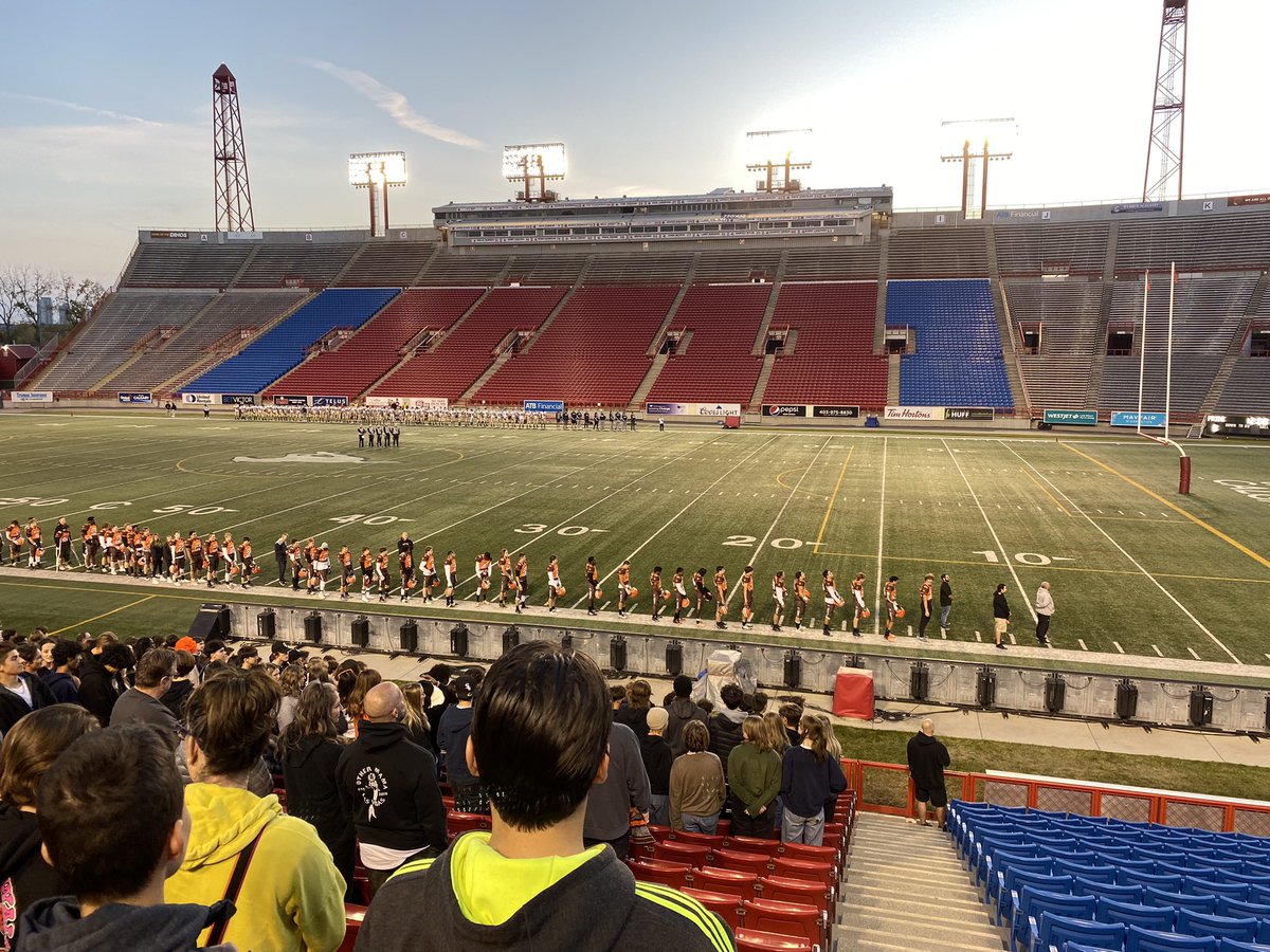 StFrancisCCSD's tweet photo. Great night of football and community. Well fought game by both teams, with the Browns coming up a little short. Until next time, @NDHSCCSD. A huge thank you to all organizers, fans, athletes, coaches and staff who made this game happen. #OnceABrown 🐻🏈 https://t.co/3MExLF3x79