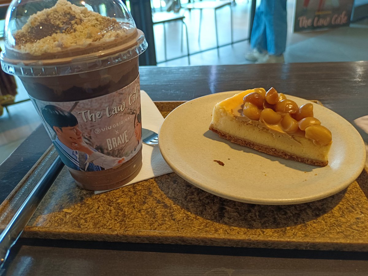 GintojiMayoMayo's tweet photo. อร่อยม๊ากก ของแถมก็น่ารักกกก
ใครว่าง แนะนำให้มาาเลยย🤤
#TheLawCafe
#BraveRoasters 
#ViuTheLawCafe https://t.co/Nrd0COHmxG