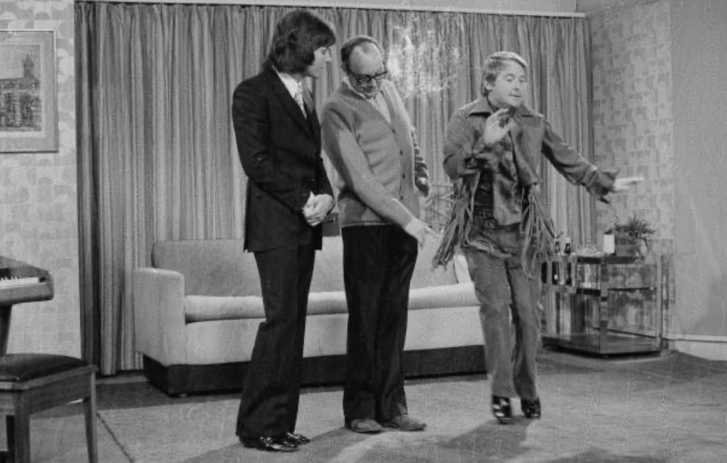 eric_ernie_col's tweet photo. “Can I call you Cliff, Richard?”

#StillBringingSunshine 👓🌞♥️
#StillPlayingAllTheRightNotes 🎶
#MorecambeAndWise #EricAndErn 
#OnSetWithEricAndErnie https://t.co/2rTxGGMAsc
