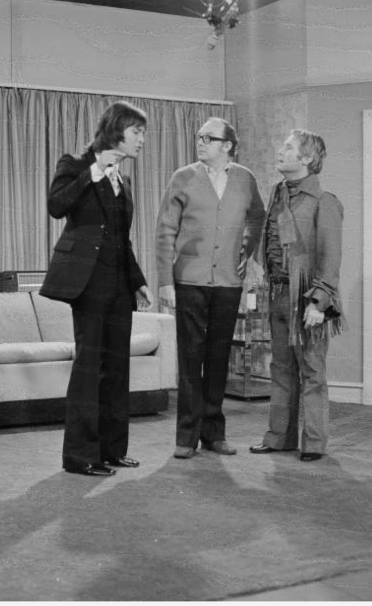 eric_ernie_col's tweet photo. “Can I call you Cliff, Richard?”

#StillBringingSunshine 👓🌞♥️
#StillPlayingAllTheRightNotes 🎶
#MorecambeAndWise #EricAndErn 
#OnSetWithEricAndErnie https://t.co/2rTxGGMAsc