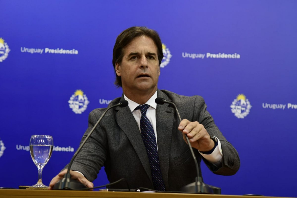 elpaisuy's tweet photo. Presidencia dispone traslados en el equipo de la custodia de Lacalle Pou https://t.co/ye6VltlSUi https://t.co/dXBawOqtkr