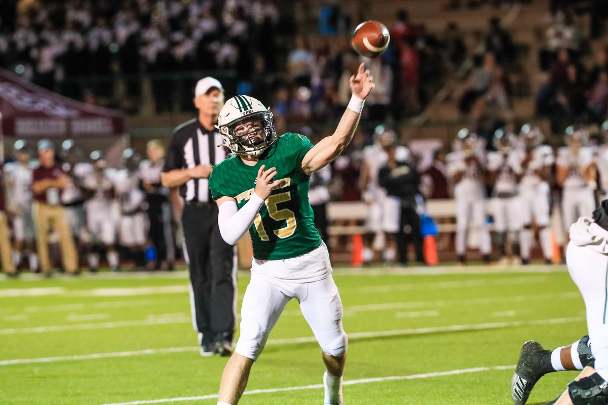 laurenssexton's tweet photo. The Panther returned home to Pelham to take on Benjamin Russell for a Thursday night game. Pelham secured their latest victory by defeating the Wildcats 30-20.

Story/photos:https://t.co/osbrmuEKpl https://t.co/UQkA5paap3