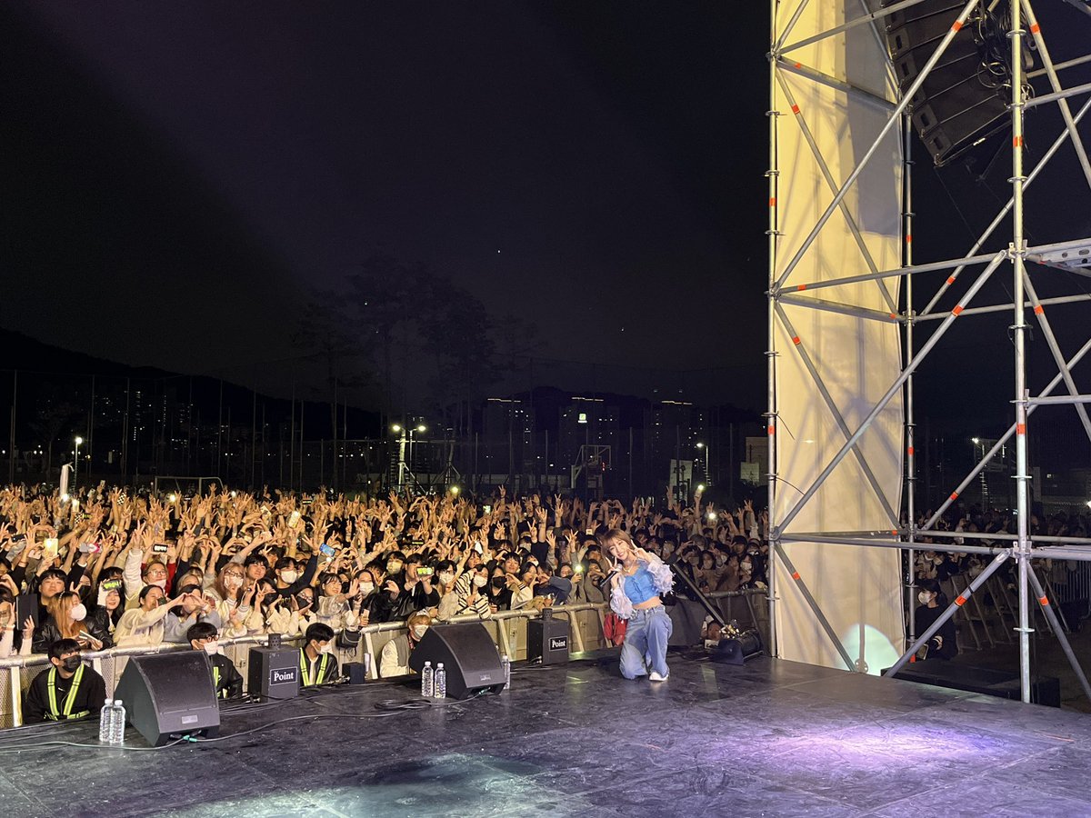 CHUNGHA_MNHent's tweet photo. 정말 ㅜㅜ 너무 재밌었어요!! 고마워요
#명지대학교 에너지 최고👍 
훈오빠도 최고👍 (@mckyunghun)
나도 별랑해💚💙💜

#청하 #CHUNGHA https://t.co/z13sQLLJWO