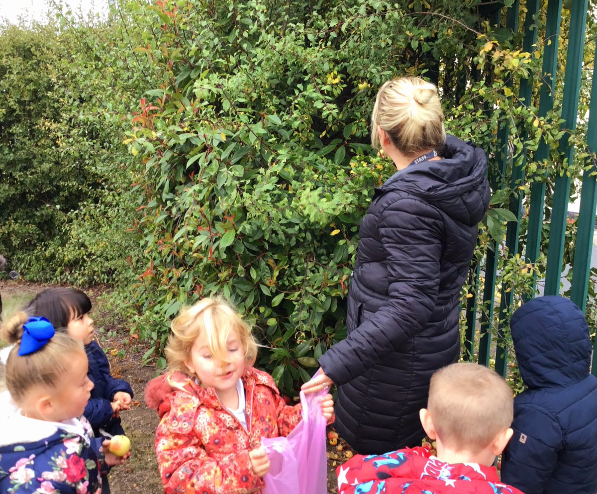 DeltaStrand's tweet photo. On their Autumn walk HMS Wizard collected apples so they could create some beautiful Art work in Nursery.
@DeltaStrand #ApplePrinting🍎🎨 https://t.co/xIFK0w9YAg