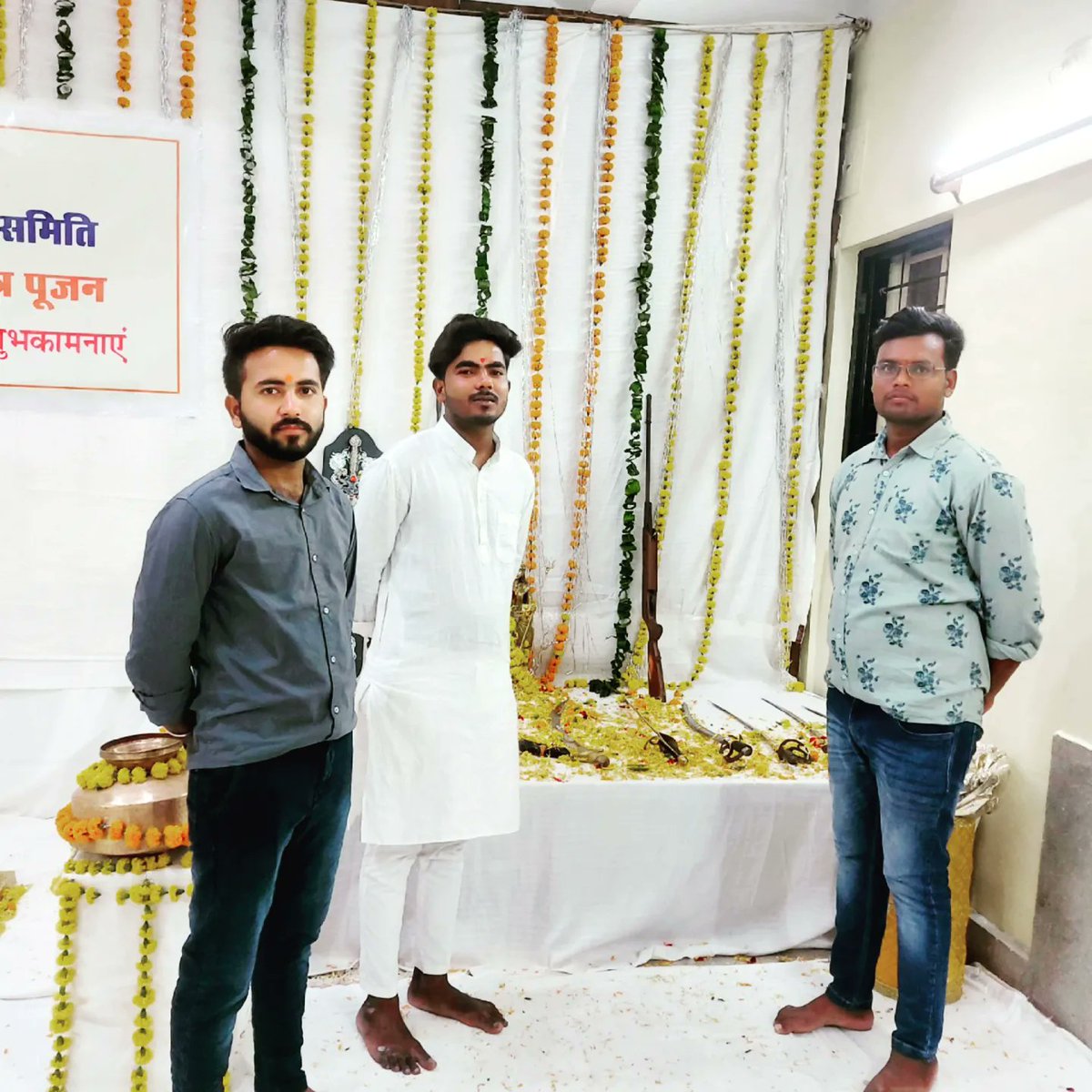 narndraprajpat3's tweet photo. विजय दशमी  एवं शस्त्र पूजन 🙏🏹🚩 https://t.co/uVgML3Q0zR