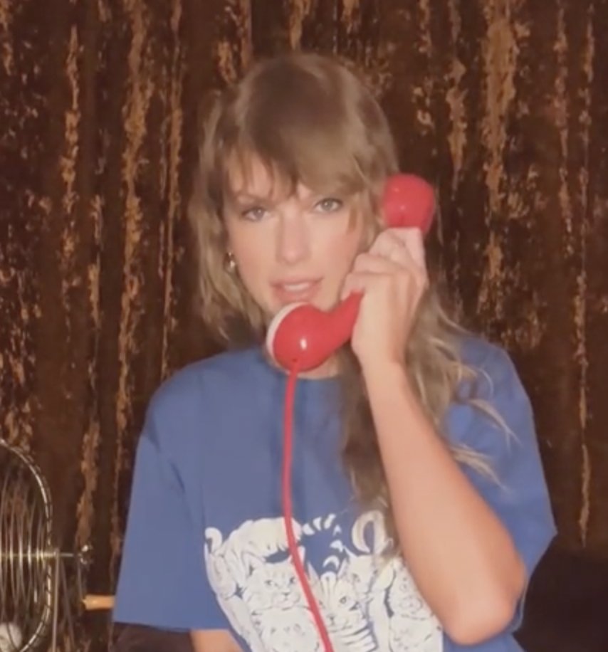 taylornation13's tweet photo. Please hold. #MayhemTilTheMorning https://t.co/cpFzm3pmTW