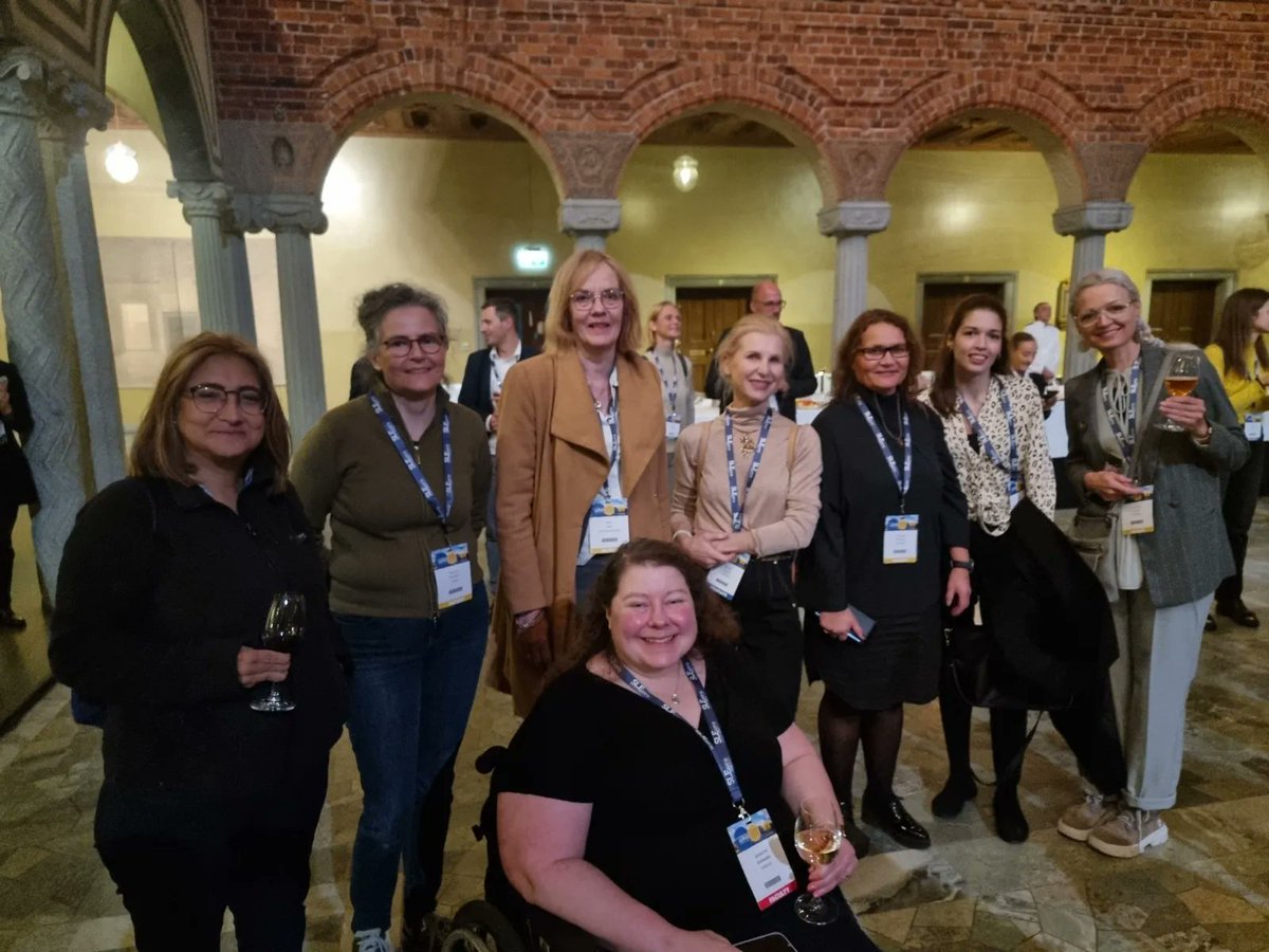 Welcome to the 3rd day of #LUPUS2022! Our PAN members will have a busy day participating in the new format sessions: the fishbowls!