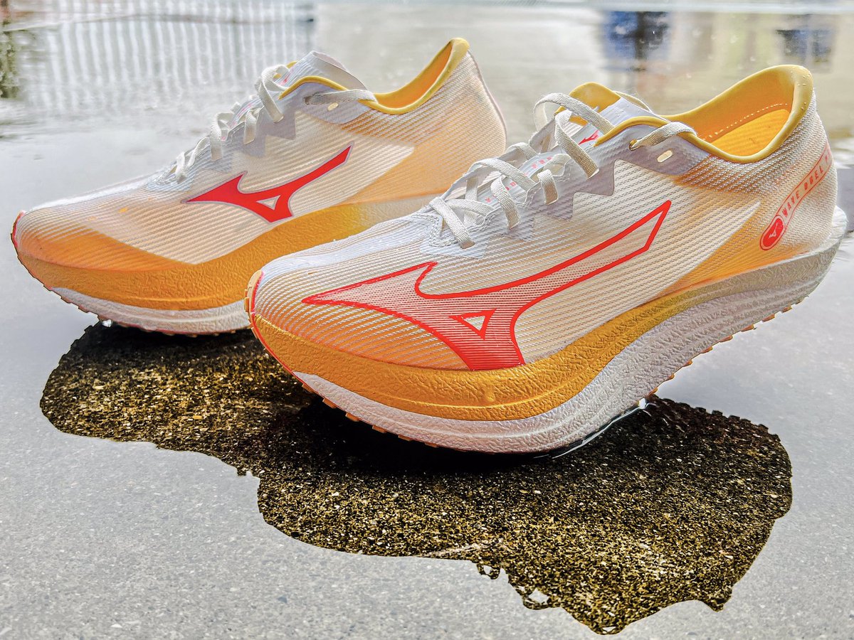 MIZUNO_RIKUJO's tweet photo. 『踏み出せばその一足が道となり、その一足が道となる』素晴らしい名言✨
#WAVEDUELPRO #国体 #陸上 #ミズノ https://t.co/f2UfwhyRBi