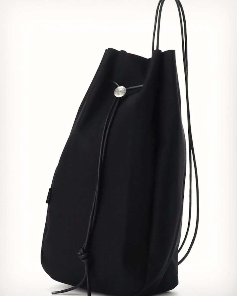 syte_etys's tweet photo. 【New arrival】Concho 2way Mini Bonsack
コーディラ×コンチョシリーズ第2弾!
現行のミニショルダーサイズアップした待望ボンサッMade in Japan
#theshopyohjiyamamoto
#yohjiyamamoto
#yohjiyamamotopourhomme
#ys #y3 #syte
#ヨウジヤマモト
#WILDSIDE #bonsack
#ボンサック #巾着バッグ https://t.co/fWG9p99tFZ