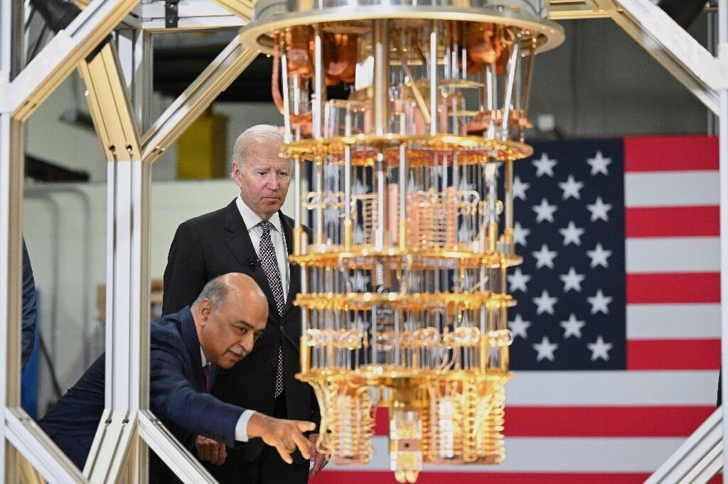 There are quantum possibilities in this one frame 🙌 <a href="/ArvindKrishna/">Arvind Krishna</a> <a href="/POTUS/">President Donald J. Trump</a> <a href="/IBM/">IBM</a> <a href="/ibm_in/">IBM India</a>