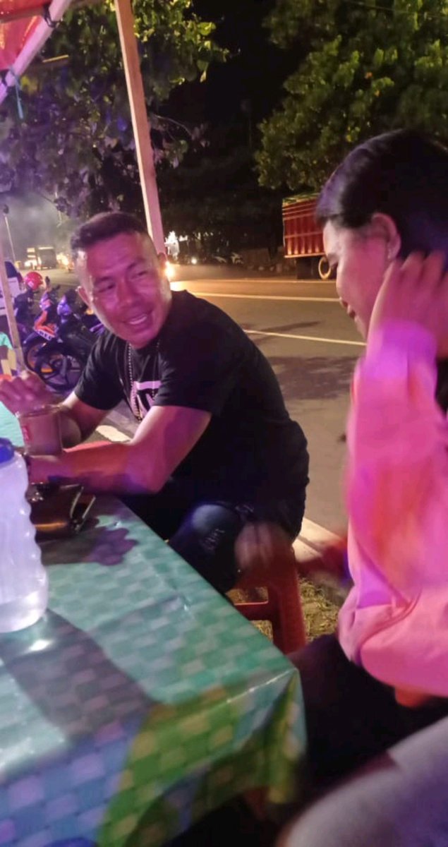 AngginaLasarus1's tweet photo. Lepas 2 minggu tidak saling berkabar 
Aku kira aku yg kurang berjuang,ternyata kamu. perasaanku mengatakan lepaskan berarti juga.Melepaskan Cara Terbaik dari Mencintai Orang yg tidak mencintai dan menyanyangi qt.😊💪 https://t.co/SXOZ7Nor5m